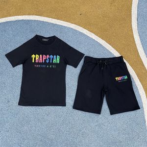 トラップスターカラフルな刺繍Tシャツメンズトラックスーツマンサマースーツショートロンドンファッション通気性スポーツトップビーチジョギング半袖セットスポーツウェア