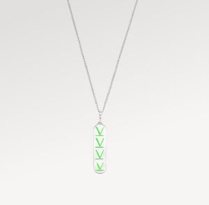 Pendant Necklaces letter V designer jewelry chains luxury for mens womens bijoux cjewelers Silver gold green skateboard chain Pendant four-leaf clover necklace