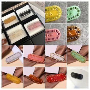 2023 New Hair Pins Luxury Brand Triangle Shape P Logo Acrylic Encrusted Letters Hair Accessories Girl Hair Decoration Tools Beauty Product With Nice Quality 14 Color