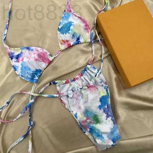 Kadın Mayo Tasarımcı Tasarımcıları Kadın Bikinis Tekstil İki Parça Renkli Mektup Baskı Bayanlar Mayo Seksi Havuz Partisi Tatil Yüzme Takımı QBFI
