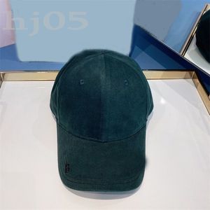 Solid kolorowy litera litera haftowa designerska czapki tylnej regulacji gorra zielona czarna biała bawełniana kość zakrzywiona luksusowa kapelusz sport oddychający pj054 c23