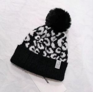 designer beanie skull caps fashion warm cold proof hairball hats breathable hat 5 colors quality