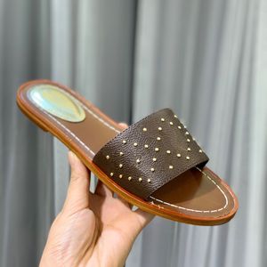 Lyxvarumärkesdesigner tofflor Slide Thong Sandal Brown Leather Letters Sandaler Kvinnor Slipper Män glider vid vattnet