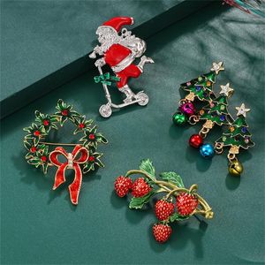 Broches 2023 anos de esmalte de esmalte árvore de natal pinos de broche feminino de jóias de jóias de jóias Papai Noel Strawberry