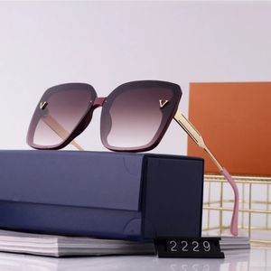 女性と男性のためのトップデザイナーの豪華なサングラス眼鏡屋外の色合いビッグスクエアフレームファッションクラシックレディサングラスミラー品質2229