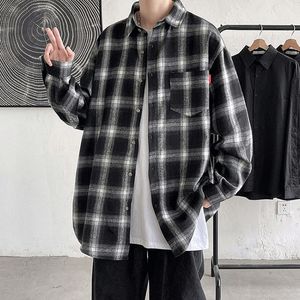 Mäns avslappnade skjortor flanell plädskjortor män streetwear casual mångsidig hösthögkvalitet manlig harajuku överdimensionerade retro långärmade blusar 230321