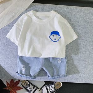 Kläder sätter sommar nyfödda baby pojkar flickor kläder kläder set pullover löst tshirt denim shorts kostymer för baby 1: a födelsedagskläder set z0321