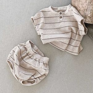 Giyim Setleri Yeni doğan bebek giysileri çocuk gündelik batı tarzı çizgili kısa süreli tişört takım elbise kız bebek yaz pamuk üçgen şort