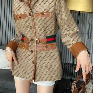 Kvinnorjackor Designer High End Designer Women Jacket Heavy Industry Kvalitet Den nya stilen Old Flower Alphabet Splice Leather Coat med hästspännbälte