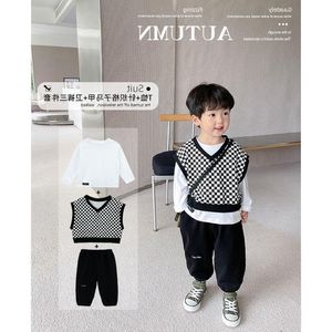 Kläder sätter pojkar passar hösten koreansk version av baby western stil casual tre stycken barns stiliga 230322