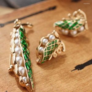 Brooches 2023 Plant Flowers And Ornaments European American Jewelry Antique Green Enamel Pearl Pea Pods Femal