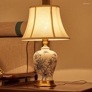 Lampy stołowe Nowoczesne LED białe lampy koni Candeeiro de Mesa Home Deco Śliczne biurko Nordic Decor Silver Orange Lava
