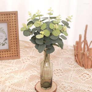 Flores decorativas 10pcs Eucalipto verde de seda deixa galhos artificiais de plantas falsas festas de casamento de mesa de jardim de casa ao ar livre DIY