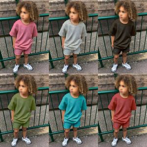 Casual Baby Boy Clothes Set Solid Color Toddler Girl Outfits Cotton Short Sleeve Tops Shorts Summer Nyfödda kläder S2008