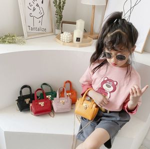 2023 Fashion Retro Stone Handbag Children's Crossbody Bag Korean version av Everything Girls Baby Shoulder Bag