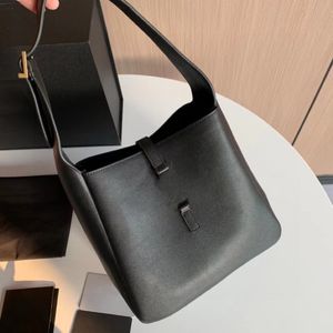 Luxury Women Crossbody Bag stor kapacitet Metalllogotyp Krok Öppen Flap Design Designer Fashion Cowhide Lätt axelväska