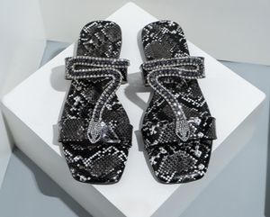 Pantofole casual da spiaggia Sandali da donna a fondo piatto di grandi dimensioni con strass Clip Toe Abbigliamento esterno casual Scarpe da donna da spiaggia