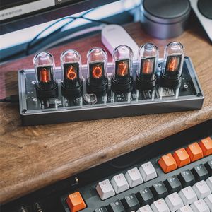 Skrivbordsbordsklockor RGB LED-rörklocka Vintage Digital Nixie Klocka 6 Bit Time Po Display Retro Bordsklocka IPS-modul och glas Heminredning 230322