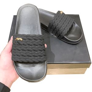 Kvinnors plattformsklackar tofflor flätad slip på sandaler mjuka och bekväma glid klassisk svart mule luxurys flip flops stor storlek 40 mule ladie designer casual sko