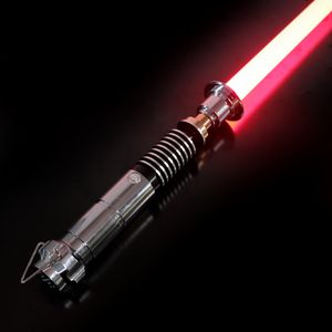 LED Rave Toy LGT miecz świetlny Luke Sabre Force ciężki pojedynek Nieskończony kolor zmieniający się z Mulit dźwięk czcionki wrażliwe gładkie huśtawka 230322