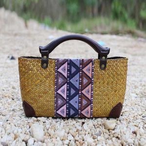 2020 New Straw Woven Handbag Beach Bag Handwoven Bag Wooden Handle Rattan Straw Woven Women's Bag