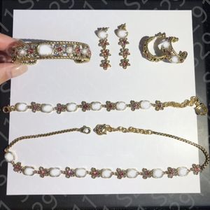 Fashion Women Necklace Set 18K Gold Plated Designer Daisy Necklaces Bracelet Earring Set Double G Letter Pendant Chain Crystal Wedding Jewelry No Box