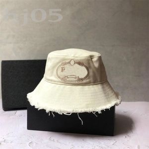 Cappelli da secchiello neri designer da uomo berretti di lusso regalo di giorno di Natale lettera ricamo casquette multicolore hiphop bianco confortevole cappelli da uomo traspiranti PJ052 C23