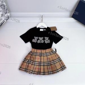 Novos conjuntos de roupas para bebês meninas, roupas de grife, conjuntos de roupas de luxo, meninas, meninos, shorts, saia, conjuntos de roupas clássicas, roupas de letras, ternos de meia manga