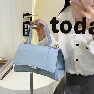 2023 Bolsas de compras Hot Lady Moda Bolsas Femininas Ombro Corpo Cruzado Meia Lua Luxo Couro Genuíno Clássico Bolsa Retro Carteiras Alça Quadrada Azul Claro