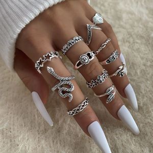 12pcs/set Rings Set Hot Selling Metal Hollow Round Women Chain Finger Rings Boho Star Moon Ring Fashion Jewelry Party Gifts