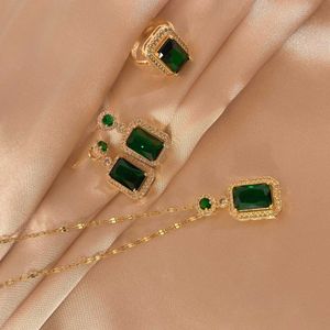 Pendant Necklaces Emerald Necklace Female Zircon Crystal Necklace Female Retro Fashion Versatile Temperament Jewelry Necklace Female Z0321
