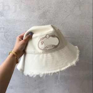Klassisk designer Cap Fashion Retro Bucket Hat Holiday Cotton Foder Letter Brodery Cappello Outdoor Mens Womens Casual Luxury Hats Frayed Brim PJ052 C23