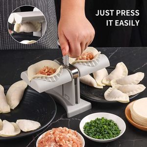 Bakformar dumpling maker maskin press dumplings mögel kök tillbehör automatiskt pressverktyg diy empanadas ravioli mögel hem gadget 230321