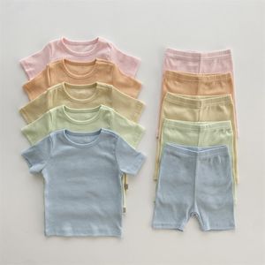 Roupas conjuntos de roupas menina bebê verão color colorwearwear casas de caldo de camiseta confortável shorts de algodão 2pc para meninos boutique simples traje 2303322