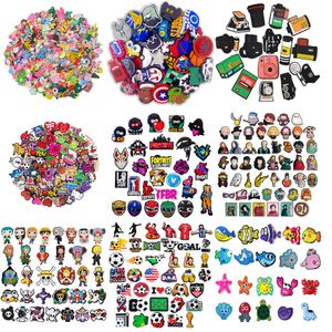 Schuhteile Zubehör Charms für Jungen Kinder Teenager Mädchen PVC Croc Pins Cute Pack Dekoration Slides Clog Sandalen Armband Armband Dr Otx3N