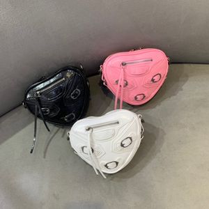 Moda aşk omuz çantası kadın çanta perçin zinciri vintage cowhide fermuar büyük kapasiteli motosiklet tasarımcısı deri üç renk