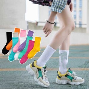 Großhandel Mehrfarbige Sportsocken Paar Schlauchsocken Persönlichkeit Weibliches Design Lehrer Schulstil Mischfarbe n mit Tags