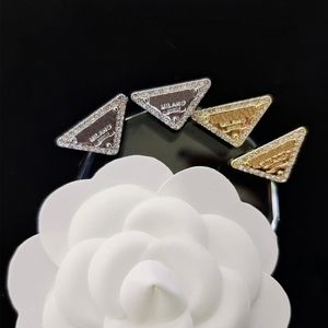Kryształowy trójkąt listowy stadnina kolczyk z pieczęcią kobiety litery kolczyki na prezent Party Fashion Jewelry
