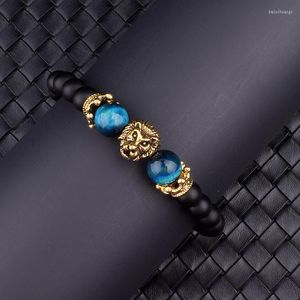 Strand Fashion Crown Lion Charm Bracelet Men clássico fosco fosco Agates Tiger Eye Stone Set for Pave CZ Jewelry Gift