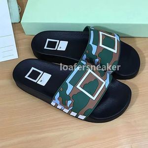 Offs Vit Diag Off Arrow Sandal Män Kvinnor Plattformsrutschbanor Lyxiga Designer Sandaler Flerfärgad Svart Vit Blå Rödbrun Brokad Gummitofflor Mode Strandskor 001