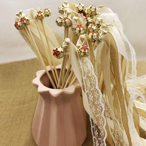 Varas de fita de fita de renda de champanhe streamers de casamento com sinos de seda de fada de madeira favorece as atividades de férias celebração 23.6 polegadas