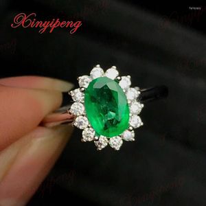 Ringos de cluster 925 Projeto de anel de esmeralda natural embutido prateado é lindo