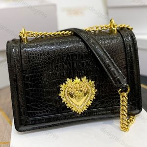 Nuova borsa di design Love Small Square Bag Borsa a tracolla vintage europea e americana Filo da ricamo Fashion Texture Borsa a tracolla portatile a tracolla semplice