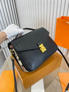 Luxurys handväska väska prägla blomma totes designer axel handväska pochette kvinnor kväll fest plånbok handväskor messenger vild vid hjärtmetis kvinnor crossbody väska