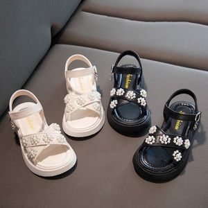 Sandalen Kinder 2023 Sommer Mädchen Koreanischen Stil Kinder Mode Vielseitige Perlen Niedliche Prinzessin Haken Schleife Solide Schwarz für Show 230322