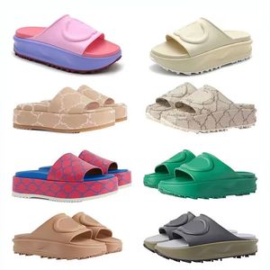 2023 Beach Women Sandals Macaron Slippers Platform Svischers Men Cotton Fluffy Fur Sandal Storlek 35-45