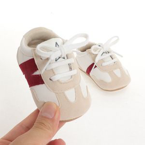 First Walkers Mode Babyschuhe geborene Mädchen Jungen Weiche rutschfeste Pu-Wildleder-Turnschuhe Harte Sohle Prewalkers 018M 230322