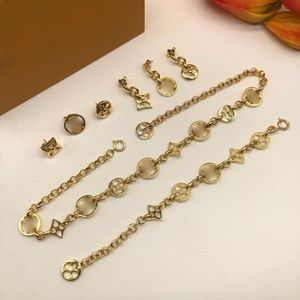 Set di gioielli in stile moda Europa America Bracciale con orecchini e collana con pendente con iniziali V incise in oro color oro