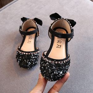 Sandały Dzieci Princess Buty Baby Girls Flat Bling Skórzana moda cekin miękki dzieci taniec impreza błyszcząca A986 230322