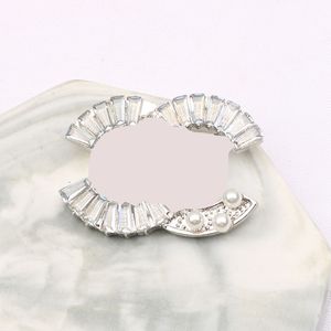 20Style Mixed Brand Designer Double Liket Brooch Высококачественные буквы Женщины Crystal Pearl Свадебная вечеринка Металлическая ювелирная ювелира 23SS Новый стиль